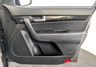 Подержанный автомобиль Kia Sorento 2015 года (25 фото)