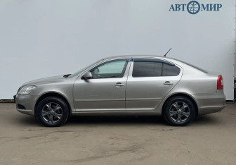 Подержанный автомобиль Skoda Octavia Liftback 2011 года (8 фото)