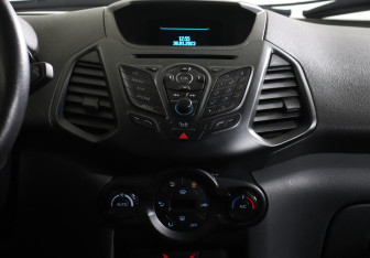 Подержанный автомобиль Ford EcoSport 2017 года (9 фото)