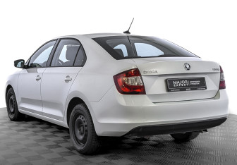 Подержанный автомобиль Skoda Rapid Liftback 2017 года (7 фото)