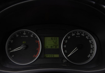 Подержанный автомобиль Skoda Fabia Hatchback 2008 года (9 фото)