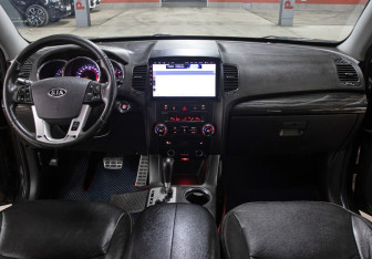 Подержанный автомобиль Kia Sorento 2012 года (14 фото)