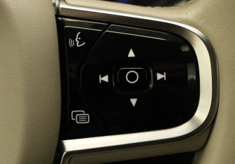 Подержанный автомобиль Volvo XC60 2021 года (9 фото)