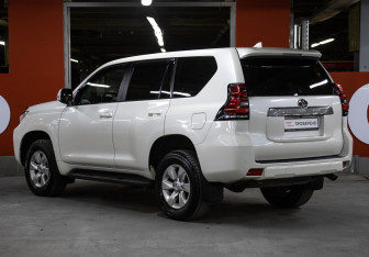 Подержанный автомобиль Toyota Land Cruiser Prado 2017 года (7 фото)