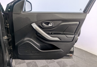 Подержанный автомобиль LADA (ВАЗ) XRAY 2016 года (24 фото)