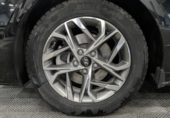 Подержанный автомобиль Hyundai Sonata 2022 года (17 фото)