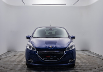 Подержанный автомобиль Peugeot 208 2014 года (2 фото)