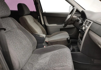 Подержанный автомобиль LADA (ВАЗ) Priora Hatchback 2010 года (10 фото)