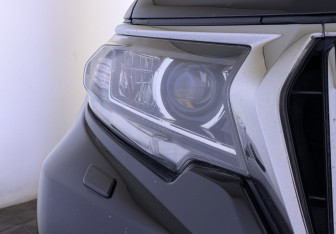 Подержанный автомобиль Toyota Land Cruiser Prado 2019 года (11 фото)