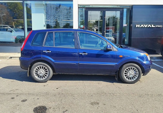 Подержанный автомобиль Ford Fusion 2011 года (4 фото)