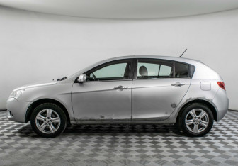 Подержанный автомобиль Geely Emgrand EC7 Hatchback 2012 года (8 фото)