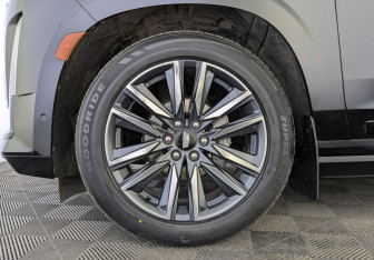 Подержанный автомобиль Cadillac Escalade Suv 2021 года (12 фото)