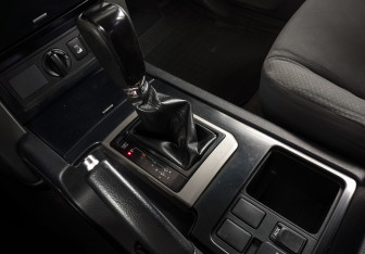 Подержанный автомобиль Toyota Land Cruiser Prado 2010 года (19 фото)