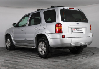 Подержанный автомобиль Ford Maverick 2005 года (7 фото)