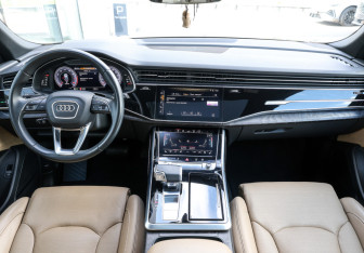 Подержанный автомобиль Audi Q8 2019 года (14 фото)
