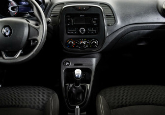 Подержанный автомобиль Renault Kaptur 2018 года (10 фото)