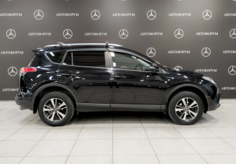 Подержанный автомобиль Toyota RAV4 2019 года (3 фото)