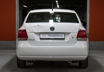 Подержанный автомобиль Volkswagen Polo Sedan 2013 года (6 фото)