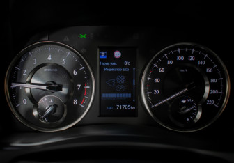 Подержанный автомобиль Toyota Alphard 2021 года (19 фото)