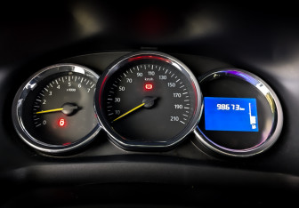 Подержанный автомобиль Renault Sandero 2018 года (13 фото)