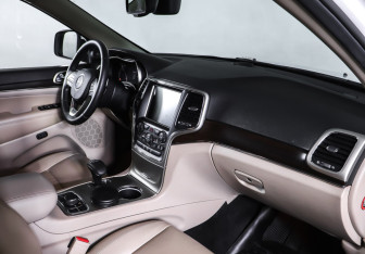 Подержанный автомобиль Jeep Grand Cherokee 2013 года (11 фото)