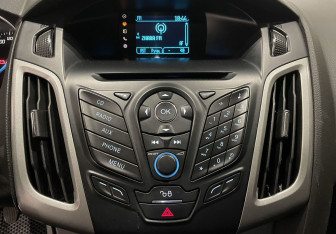 Подержанный автомобиль Ford Focus Wagon 2012 года (14 фото)