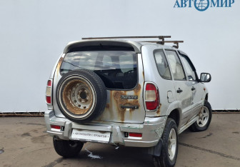Подержанный автомобиль Chevrolet Niva 2004 года (5 фото)