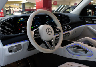 Новый Mercedes-Benz Maybach GLS 2023 (12 фото)