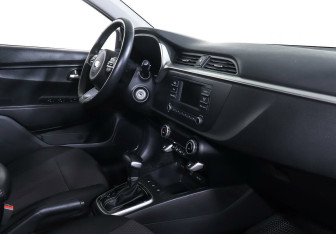 Подержанный автомобиль Kia Rio Hatchback 2020 года (9 фото)
