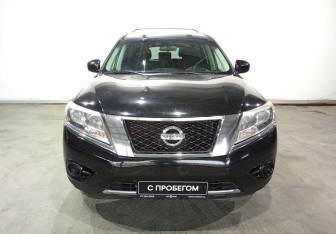 Подержанный автомобиль Nissan Pathfinder 2016 года (2 фото)