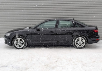 Подержанный автомобиль Audi A4 Sedan 2019 года (8 фото)