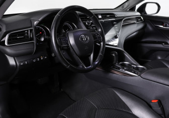 Подержанный автомобиль Toyota Camry Sedan 2019 года (15 фото)