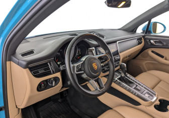 Подержанный автомобиль Porsche Macan 2021 года (16 фото)