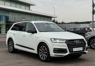Подержанный автомобиль Audi Q7 2016 года (3 фото)