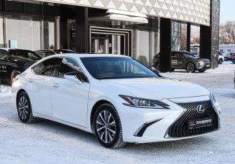 Подержанный автомобиль Lexus ES 2021 года (3 фото)