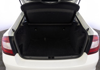 Подержанный автомобиль Skoda Rapid Liftback 2019 года (10 фото)