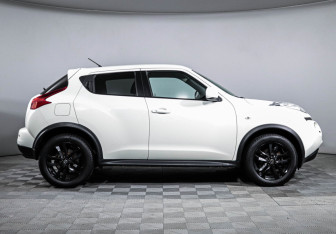 Подержанный автомобиль Nissan Juke 2011 года (4 фото)