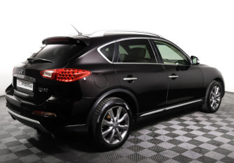 Подержанный автомобиль Infiniti QX50 2016 года (5 фото)
