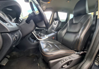 Подержанный автомобиль Volvo XC60 2010 года (10 фото)