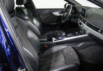 Подержанный автомобиль Audi A4 Sedan 2019 года (10 фото)