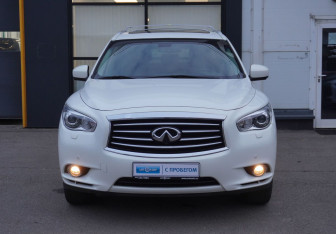 Подержанный автомобиль Infiniti JX 2013 года (2 фото)