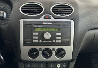 Подержанный автомобиль Ford Focus Hatchback 2005 года (16 фото)