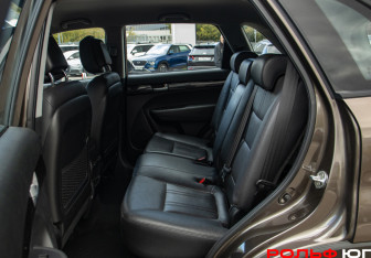 Подержанный автомобиль Kia Sorento 2013 года (8 фото)