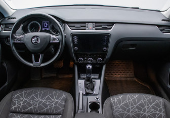 Подержанный автомобиль Skoda Octavia Liftback 2020 года (13 фото)
