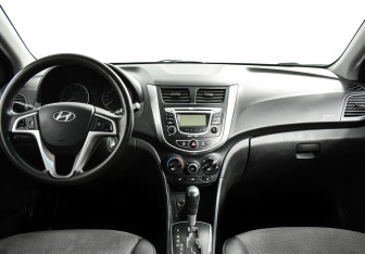 Подержанный автомобиль Hyundai Solaris Hatchback 2012 года (8 фото)