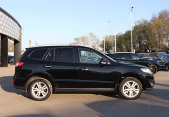 Подержанный автомобиль Hyundai Santa Fe 2011 года (4 фото)