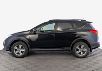 Подержанный автомобиль Toyota RAV4 2015 года (8 фото)