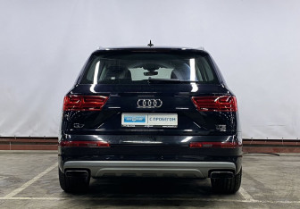 Подержанный автомобиль Audi Q7 2015 года (6 фото)