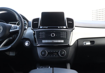 Подержанный автомобиль Mercedes-Benz GLE 2017 года (14 фото)