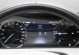 Подержанный автомобиль Land Rover Range Rover Velar 2022 года (11 фото)